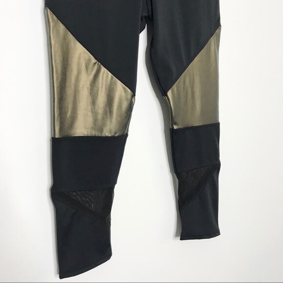 New Onzie S/M Mesh Cut Out Capri Leggings Black Gold Small Medium Yoga Workout - Picture 4 of 8